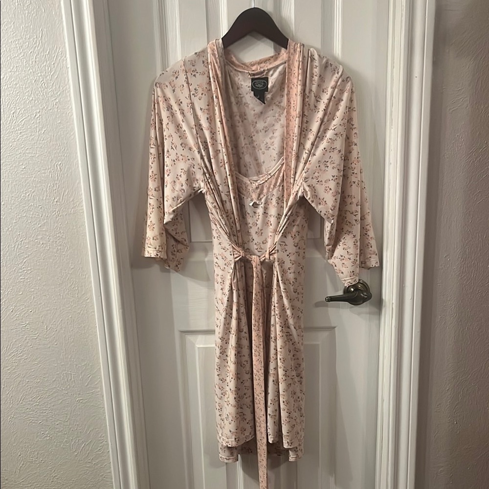 LAURA ASHLEY SLEEPWEAR W ROBE SIZE LARGE